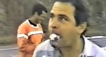 Caminhoneiro come amianto na TV pra provar que material não era perigoso após acidente, e vídeo viraliza décadas depois