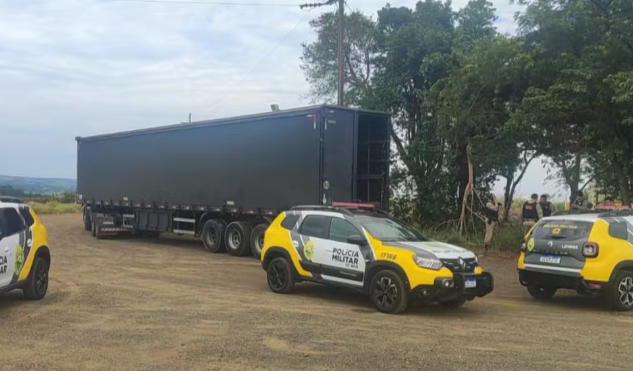 Criminosos roubam 10 toneladas de panetone e fazem caminhoneiro refém no Paraná