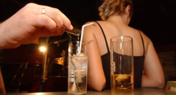 Caminhoneiro aceita encontro com mulher na estrada e cai no boa noite cinderela