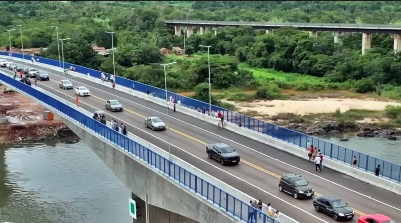 Ponte JK foi entregue nesta segunda-feira