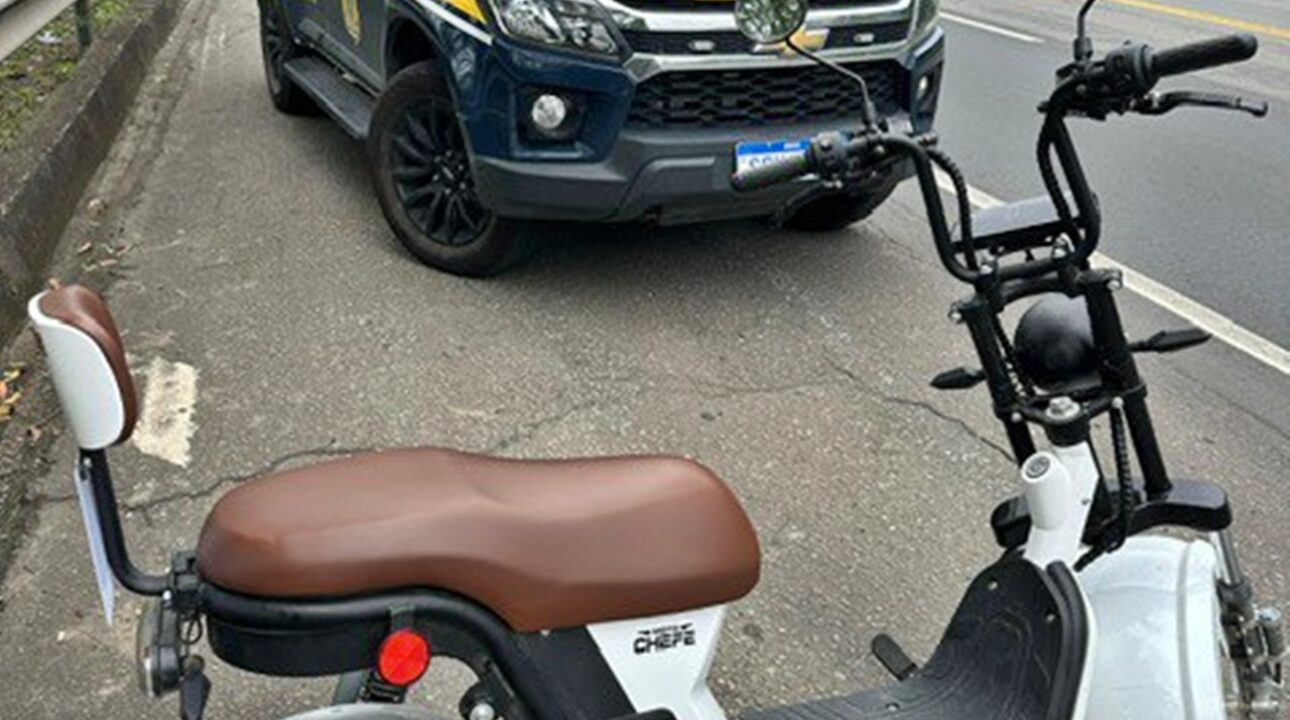 PRF flagra Scooter elétrica adulterada trafegando a 73 km/h