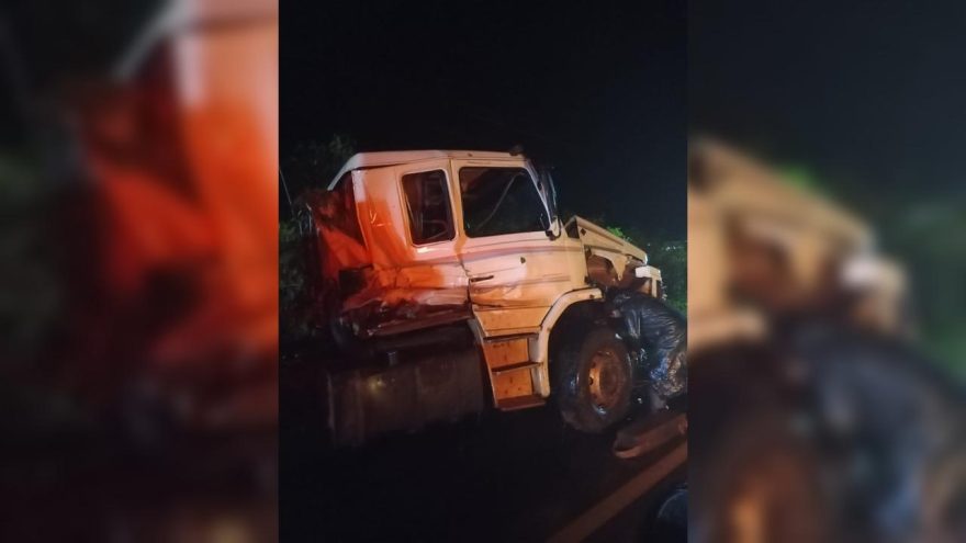 Caminhoneiro escapa ileso em grave acidente na PR-317