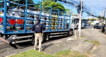 PRF apreende caminhão com placas clonadas na BR-101 em Serra, no Espírito Santo