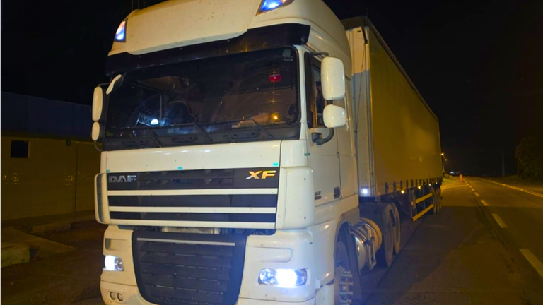 PRF flagra caminhoneiro com rebite durante fiscalização na BR-010