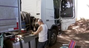 Caminhoneiro troca escritório por estrada e passa o primeiro Natal longe da familia.