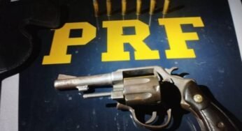 PRF prende caminhoneiro por porte ilegal de arma na BR-251 em Salinas (MG)