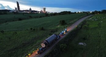 Moinho gigante de 210 toneladas chega a Goiás após viagem de nove meses.