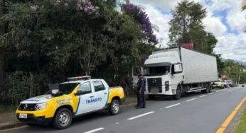 Caminhoneiro é flagrado dirigindo embriagado e sem cinto durante fiscalização em Pomerode