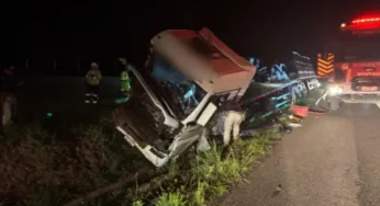 Caminhoneiro morre após saída de pista na BR-116 em trecho movimentado