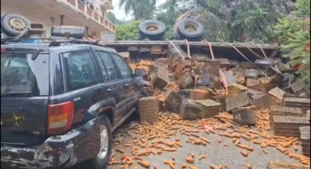 Carreta perde controle e atropela carros em avenida de SP; caminhoneiro morre