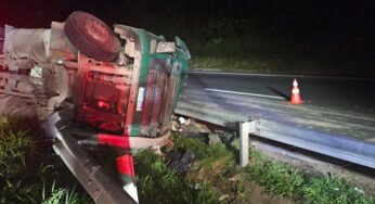 Caminhoneiro de 73 anos morre após tombar na BR-376