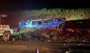 ACIDENTE COM ONIBUS NA BR 153