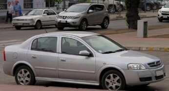Venda de carro velho dispara e brasileiro aposta em modelo com mais de 15 anos