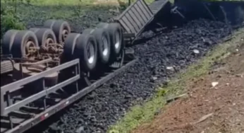 Caminhoneiro fica preso às ferragens e morre após caminhão tombar na BR-135