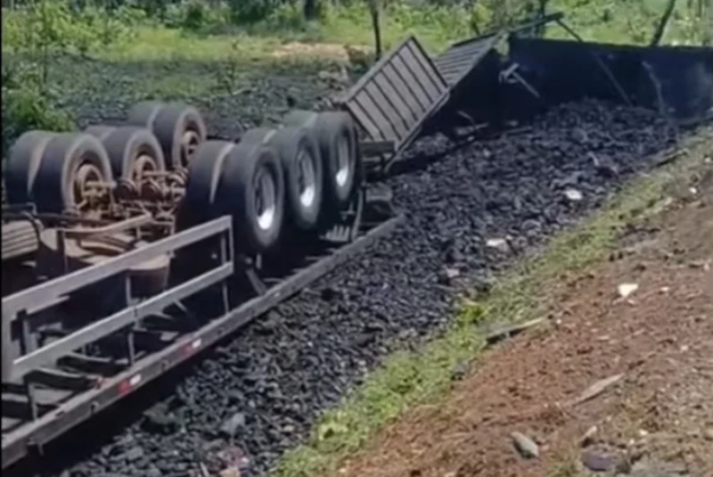 acidente com caminhão