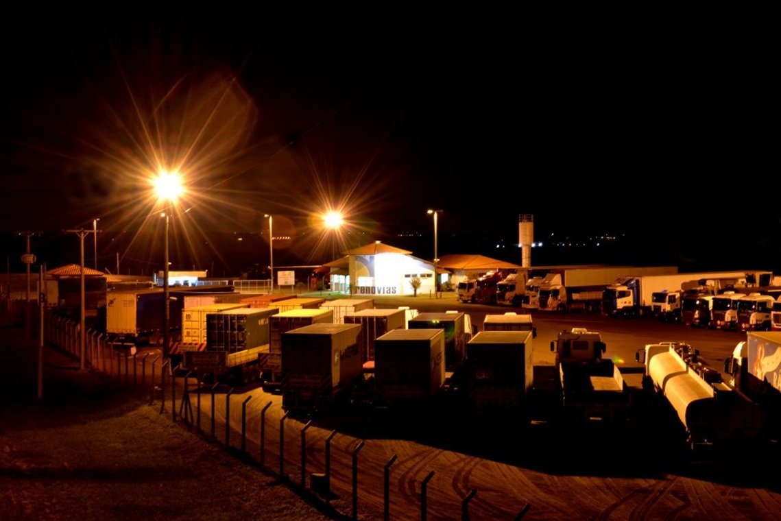 Caminhoneiro para pra jantar e leva prejuízo de R$ 14,5 mil em Criciúma