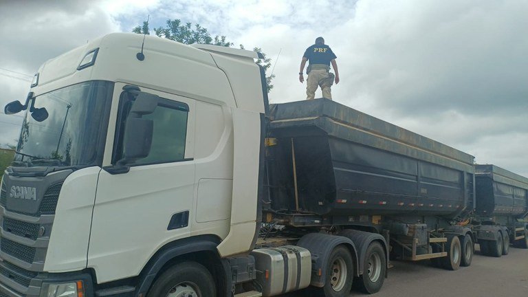 Caminhão com excesso