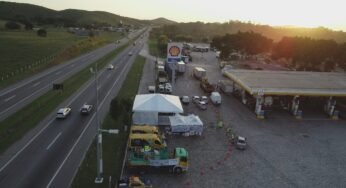 Caminhoneiro demitido por justa causa ao desviar rota para ir ao banheiro consegue reversão na Justiça