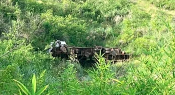Caminhoneiro morre ao pular de carreta desgovernada na BR-116 em Leopoldina