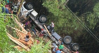 Caminhoneiro perde a vida após carreta tombar na BR-101