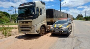 PRF flagra caminhão com 50 toneladas de farinha de trigo com irregularidades na Bahia
