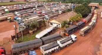 Caminhoneiros sem banheiro e água enfrentam filas de dias em porto no Pará