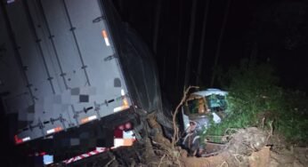 Caminhoneiro despenca em ribanceira na BR-280 e fica em estado grave