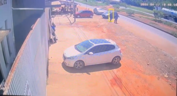 Caminhoneiro morre atropelado na calçada após carro perder controle em MG