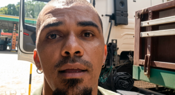 Caminhoneiro é demitido por justa causa após reclamar de jornada de quase 24 horas