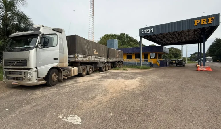 PRF prende caminhoneiro com mandado em aberto durante fiscalização na BR-158
