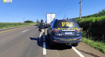 Caminhoneiro é flagrado pela PRF realizando ultrapassagem perigosa na BR-163