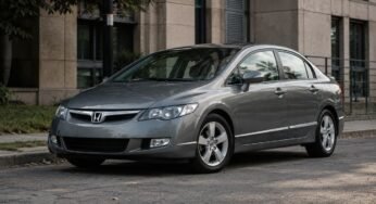 Honda Civic G8 completa 20 anos com visual que ainda parece atual