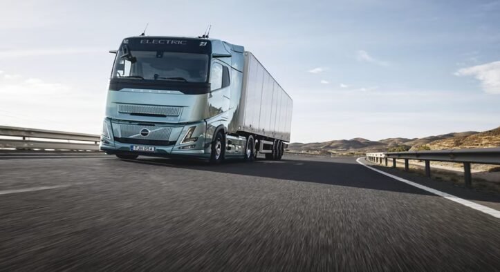 Volvo promete até 700 km de autonomia e caminhão a diesel fica contra a parede