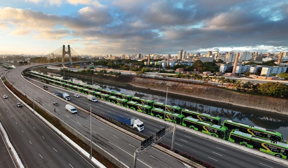 A fila de 7 km que mostrou o novo tamanho dos ônibus elétricos em São Paulo