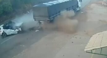 Família sobrevive após carro ficar destruído em colisão com carreta parada em Minas Gerais