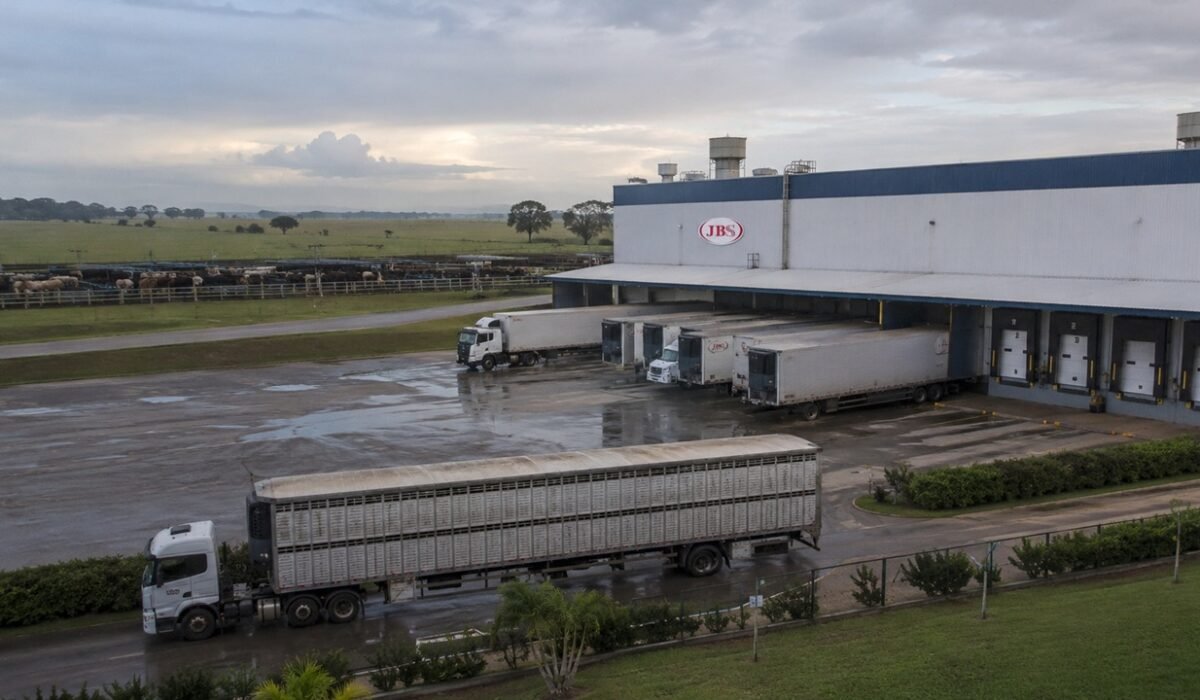 JBS freia carne para a China no Brasil e aposta R$ 773 milhões em fábrica gigante nos EUA
