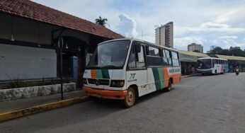 Micro-ônibus Marcopolo Senior 1983 ainda roda em linha rural de Minas