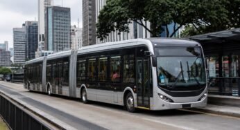 Ônibus urbano de R$ 4,5 milhões impressiona pelo tamanho e pela tecnologia no Brasil