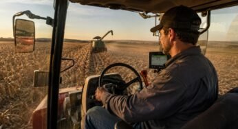 Operador de máquinas agrícolas virou peça rara enquanto o agro bate recorde