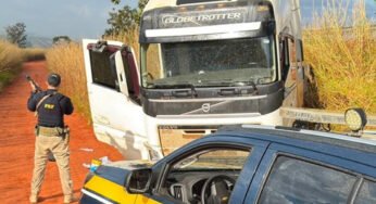 Caminhoneiro foge por 35 km da PRF, abandona carreta roubada e acaba preso em MG