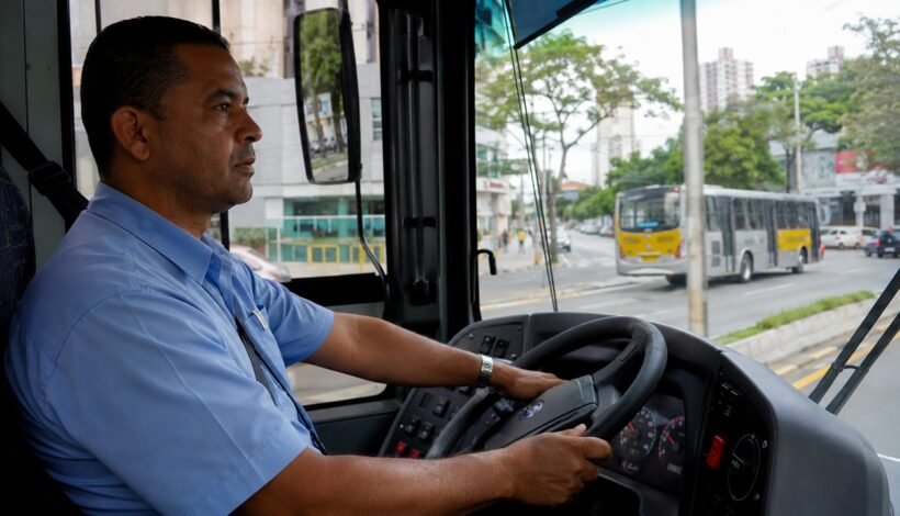 Motorista de ônibus em Sorocaba terá salário de R$ 7.051 a partir de outubro