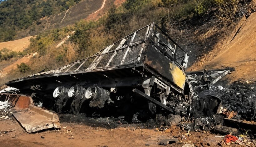 Batida entre duas carretas deixa três mortos na BR-381 em Brumadinho