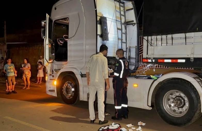 Motorista entrega carga de coco e é encontrado morto horas depois dentro da cabine