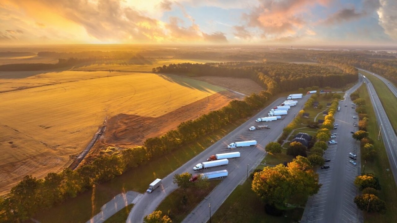 78-Year-Old Trucker Found Dead Beside His Rig After Hours at Mississippi Rest Area
