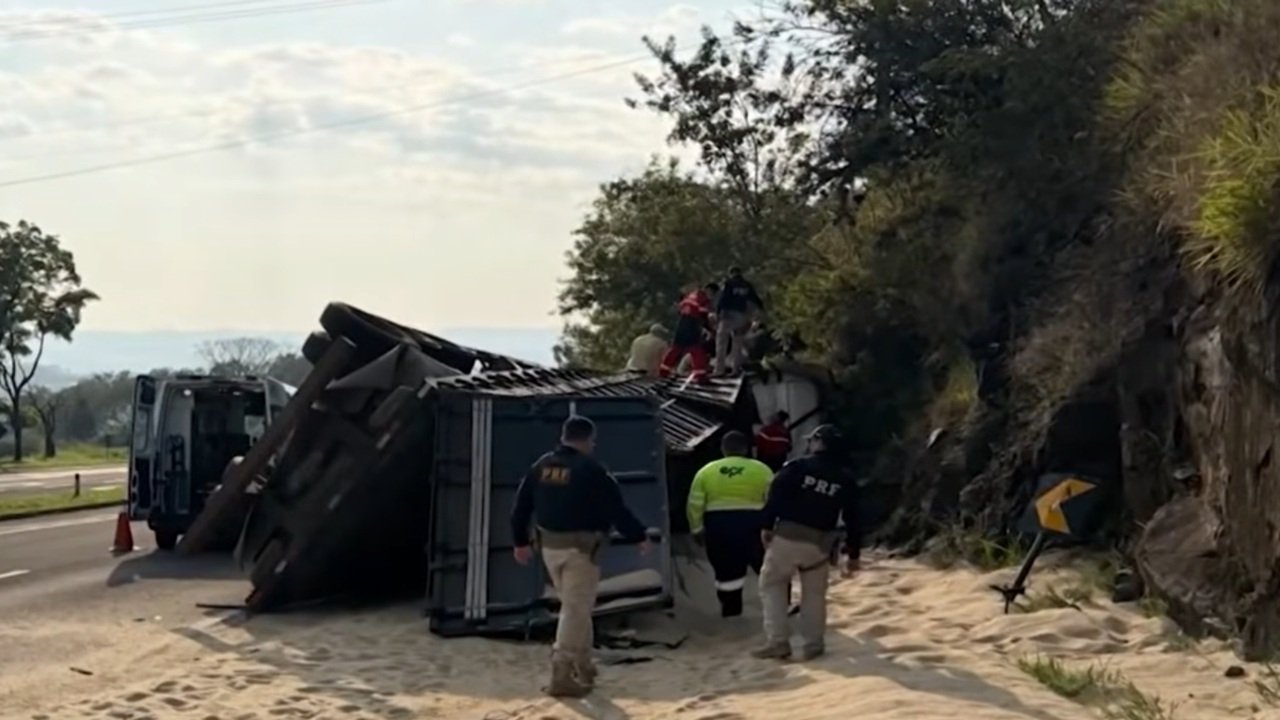 Bebê é ejetado de carreta no Paraná e exceção da cadeirinha em veículos pesados chama atenção
