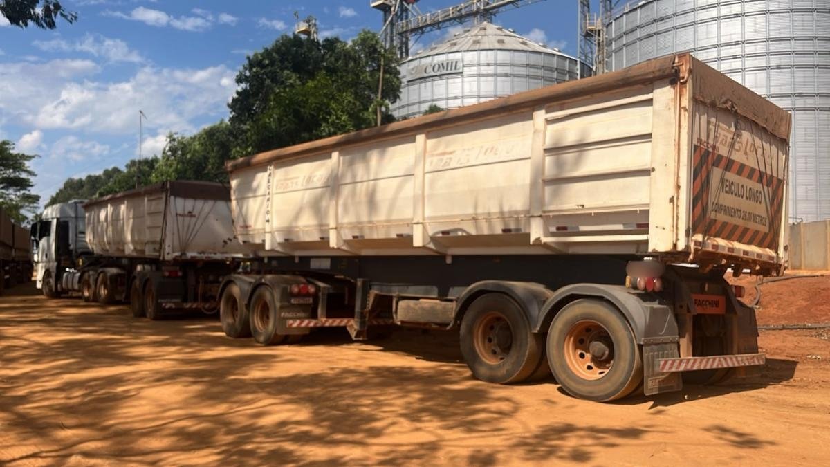 Caminhoneiro é preso ao tentar carregar quase R$ 110 mil em soja com documento falso