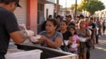 Filas para receber ossos de carne voltam a chamar atenção e mostram a dificuldade de famílias brasileiras