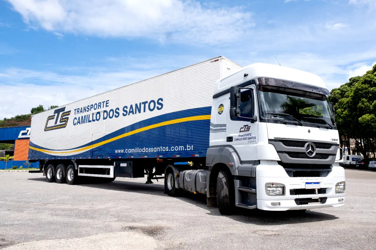 Transportadora Camilo abre vagas para motorista Catergoria E