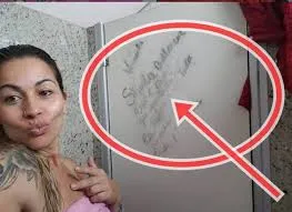 Sheila Bellaver é insultada em banheiro público.