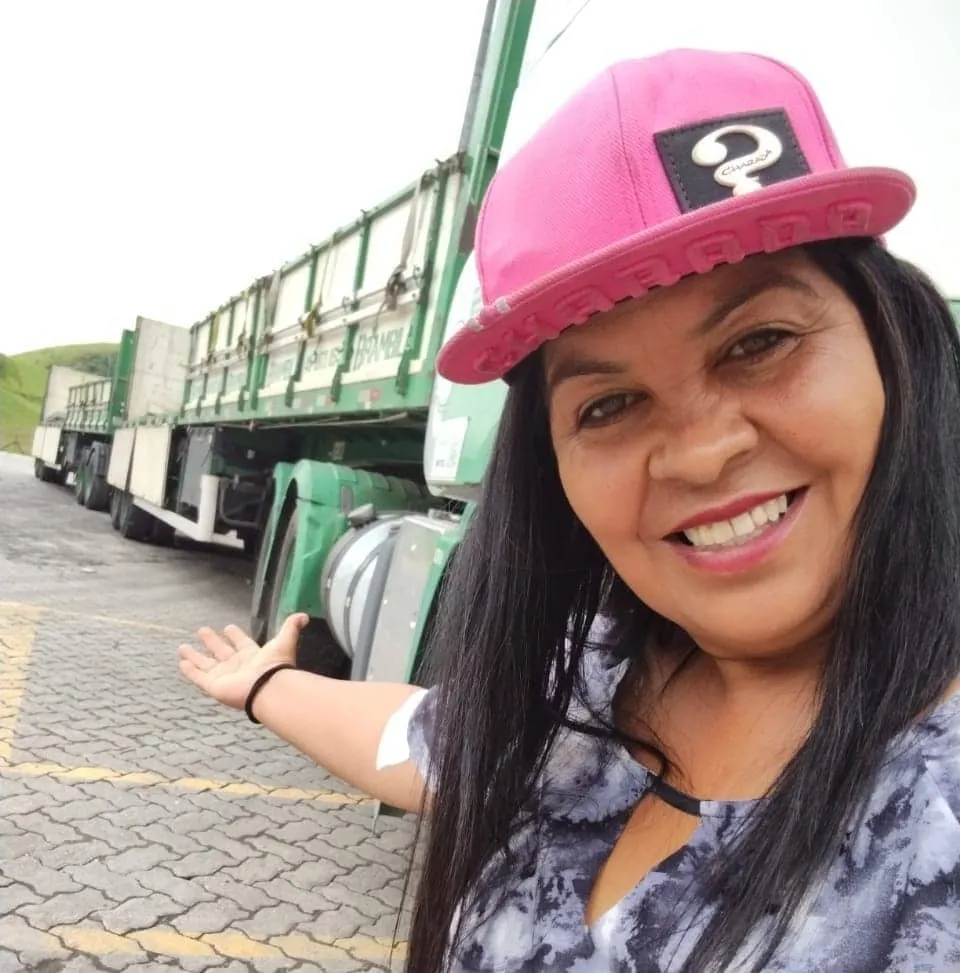 Conheça a Caminhoneira Cleusa Ximendes